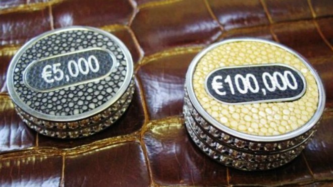 Xèng chơi bài pocket Được làm bằng da cá sấu và trang trí  vàng 18K, gắn thêm hàng chục viên kim cương, đây là những đồng xèng chơi bài đắt giá nhất thế giới. Mỗi đồng xèng này chỉ biểu thị cho 100.000 EUR, nhưng giá trị thực của nó lên tới 7,5 triệu USD.